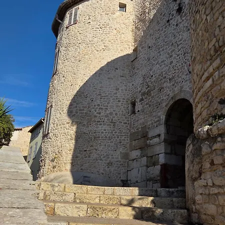 Апартаменты Cote Vieil *